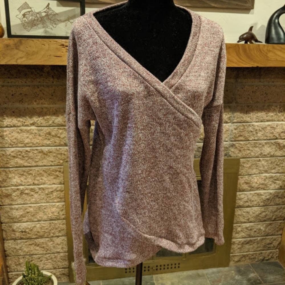 Cute sweater knit red top size L, long sleeve